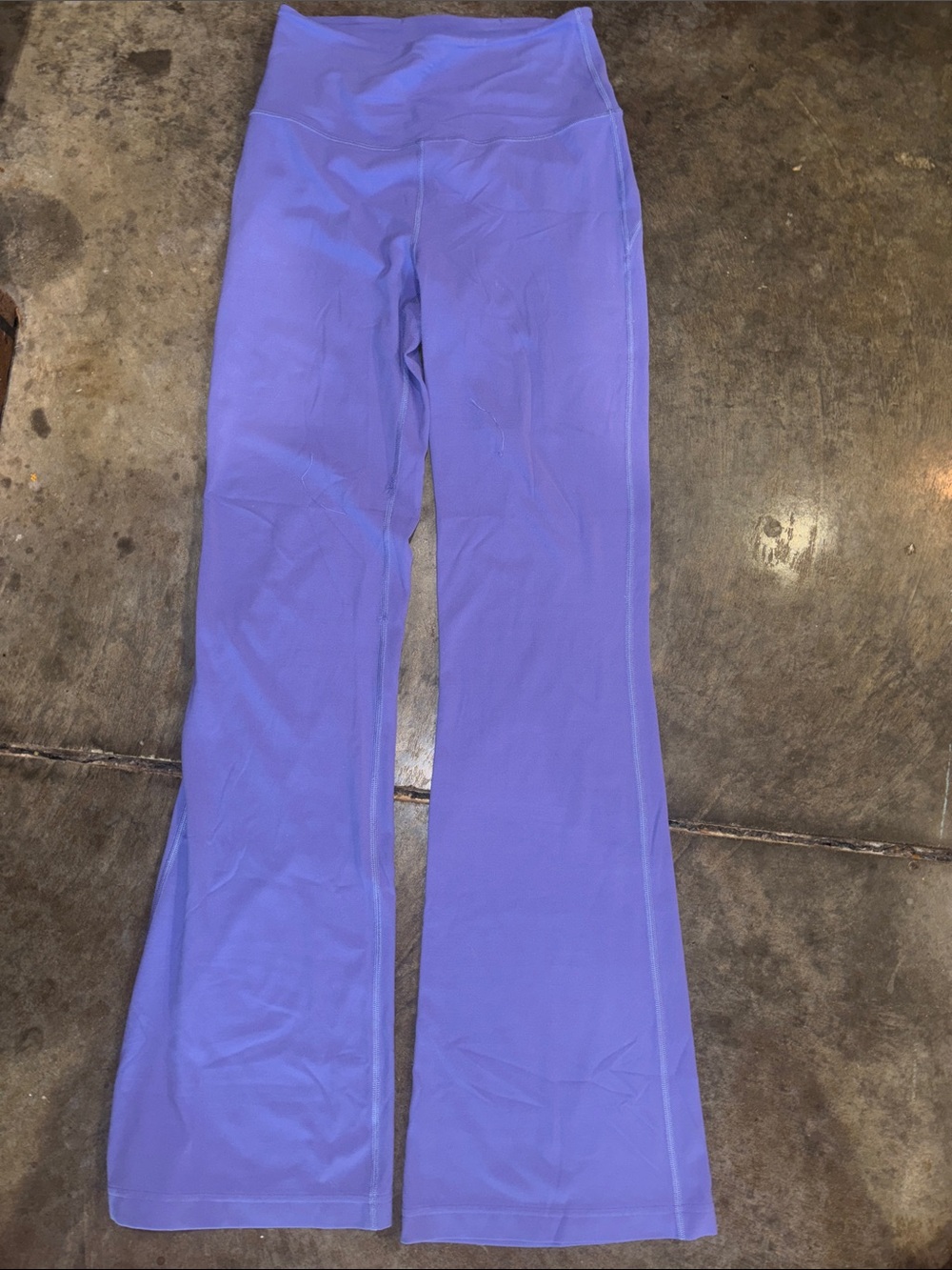 Lululemon Groove Super-High-Rise Flared Pant Nulu
Charged Indigo